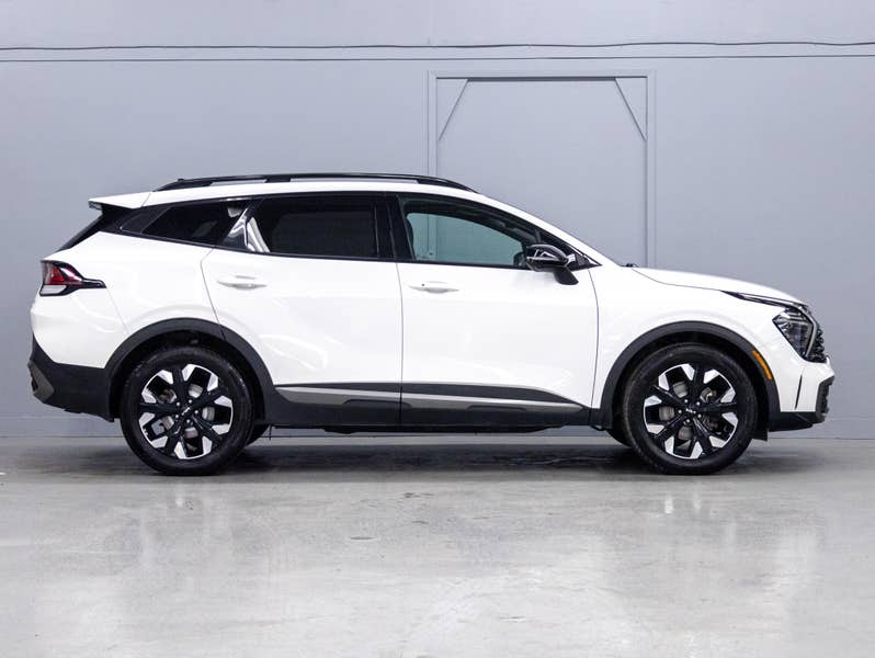 Vehicle photo 3
