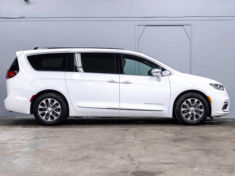 Vehicle photo 3