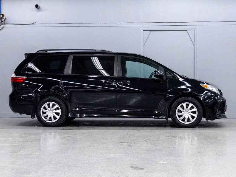 Vehicle photo 3