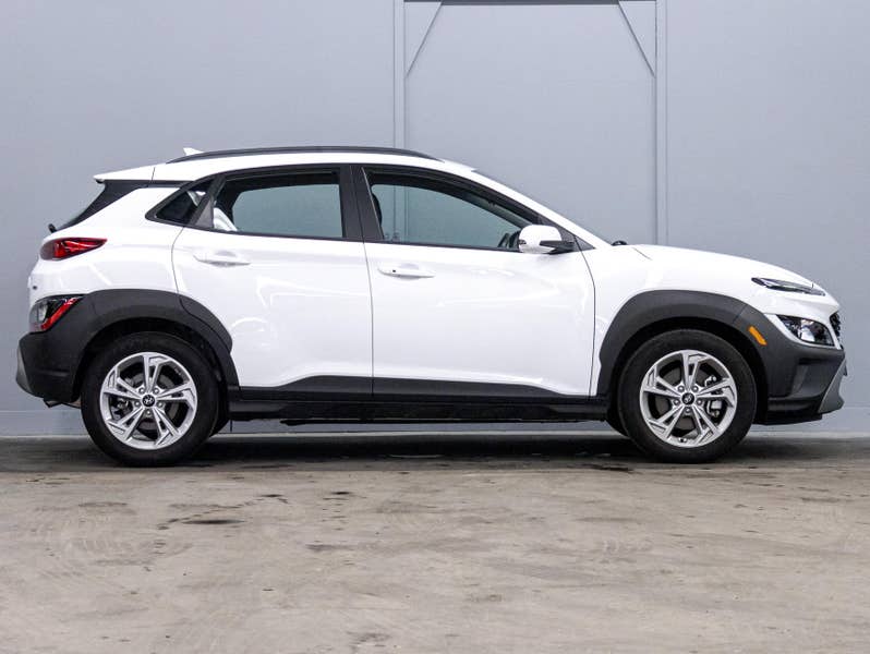 Vehicle photo 3