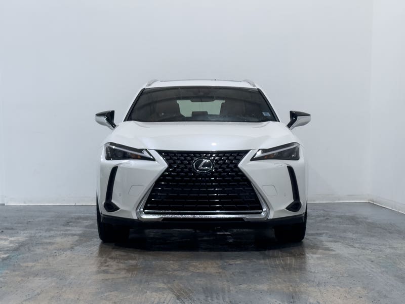 Vehicle photo 2