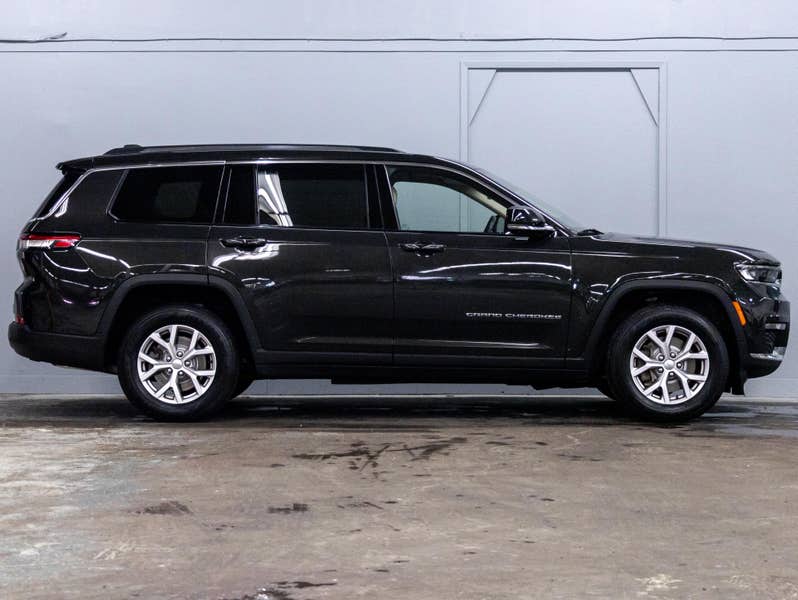 Vehicle photo 3