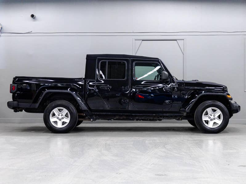 Vehicle photo 3