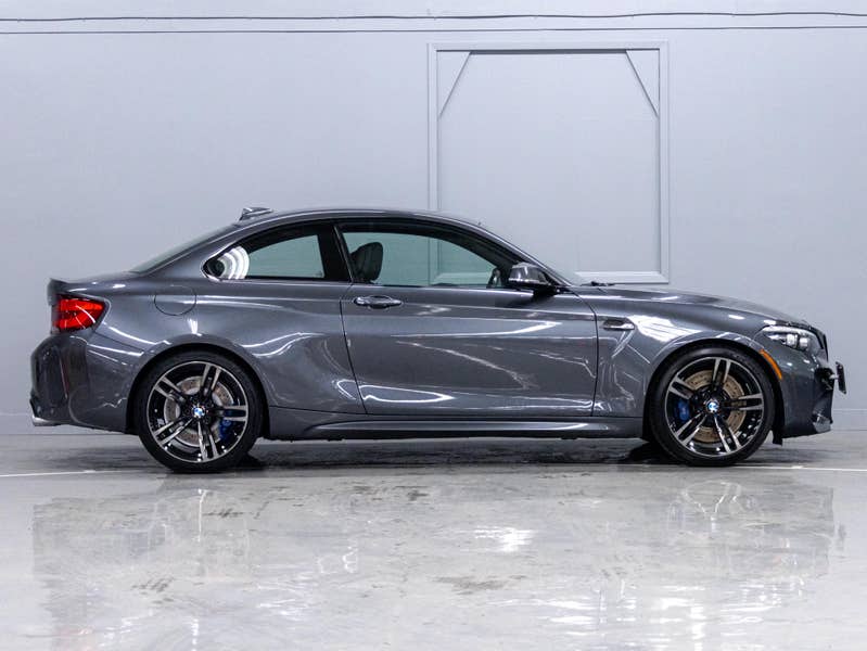 Vehicle photo 3