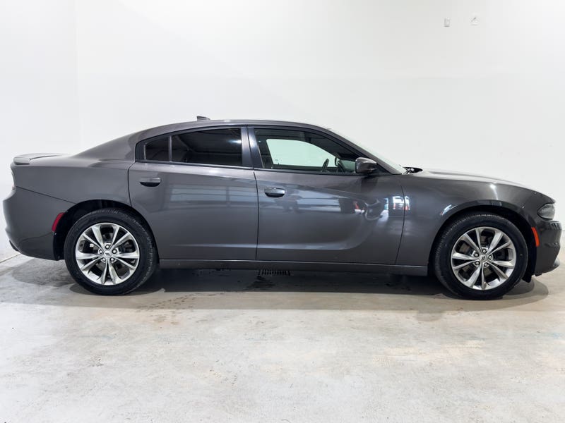 Vehicle photo 3