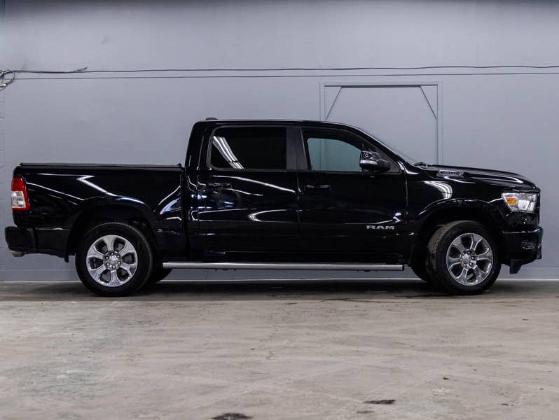 Vehicle photo 3
