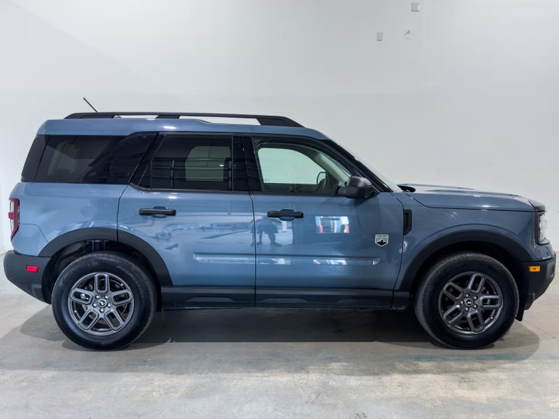 Vehicle photo 3