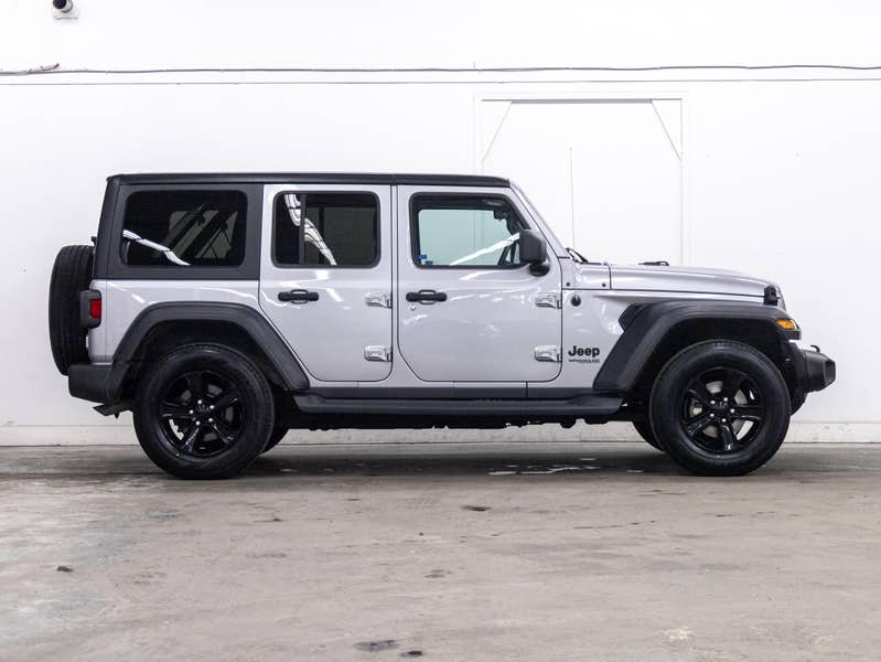 Vehicle photo 3