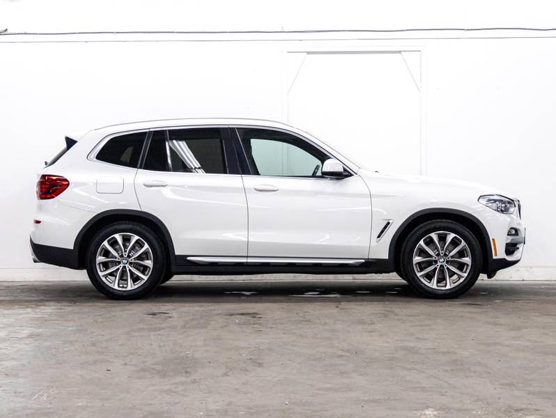 Vehicle photo 3