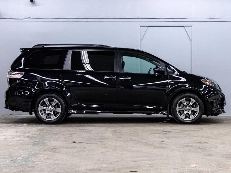 Vehicle photo 3