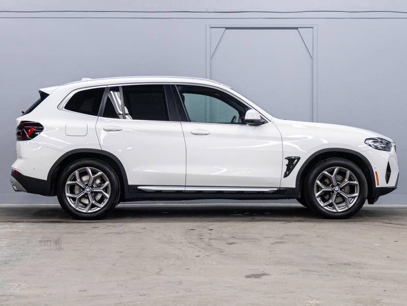 Vehicle photo 3