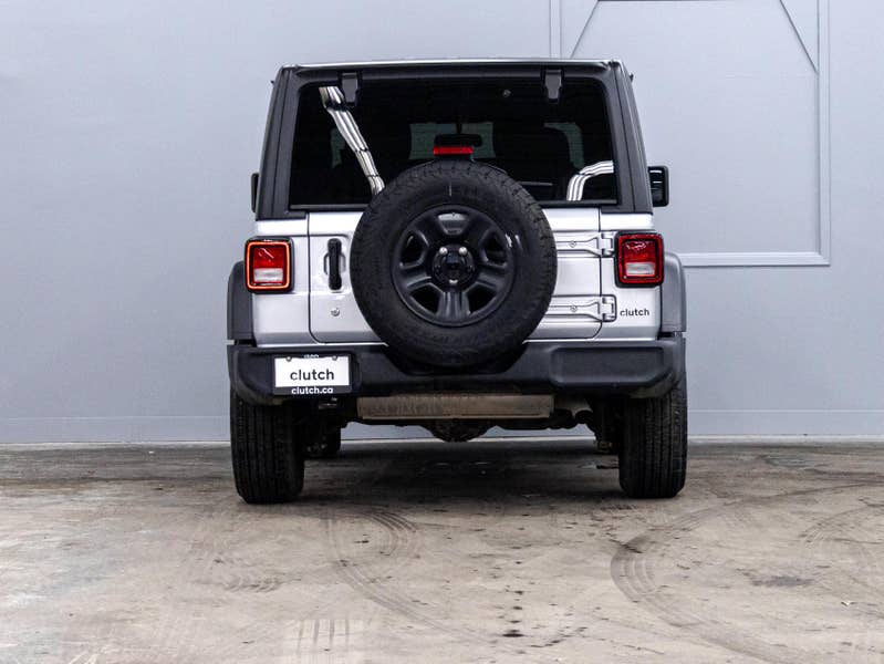 Vehicle photo 4