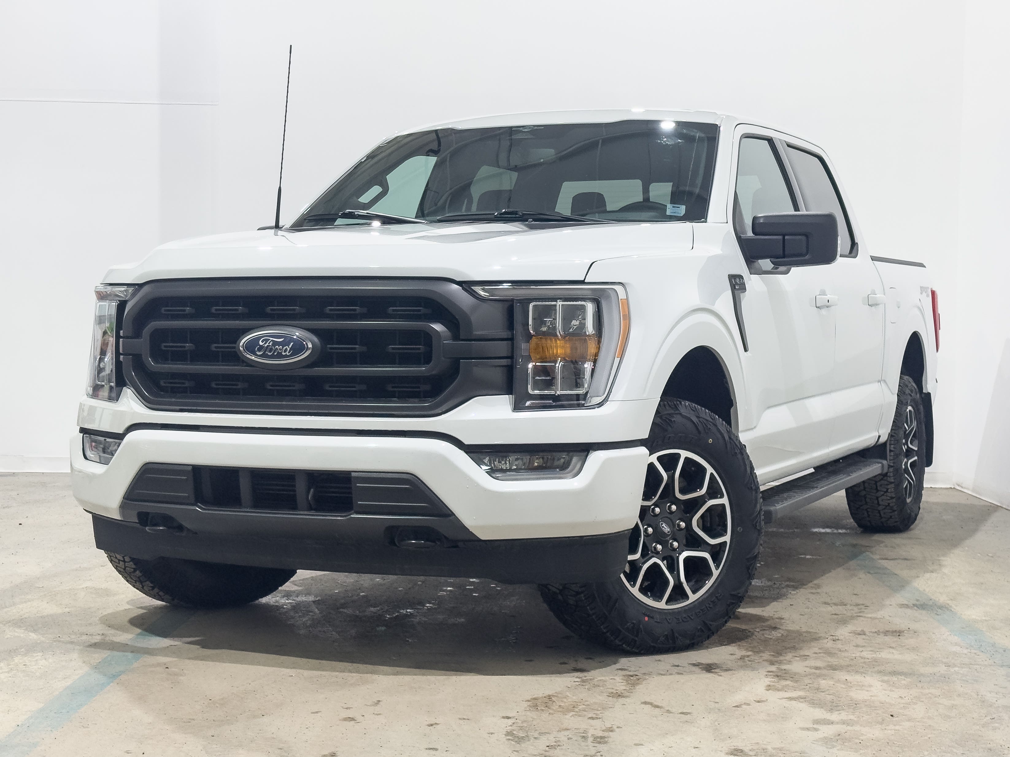 2023 Ford F-150 XLT SuperCrew 4WD