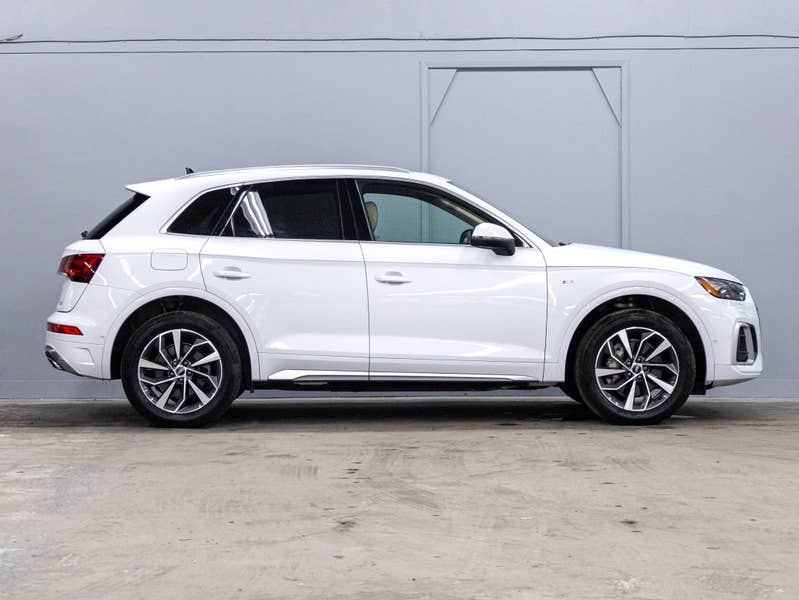 Vehicle photo 3