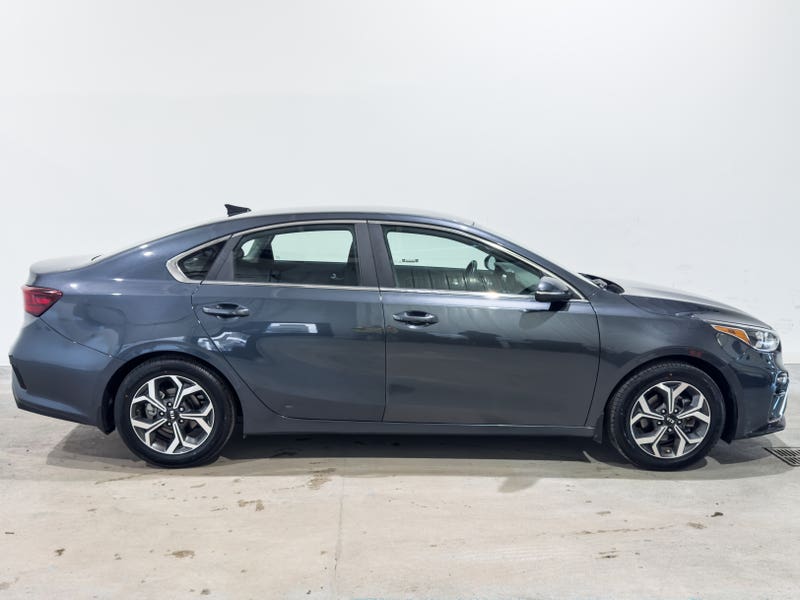 Vehicle photo 3