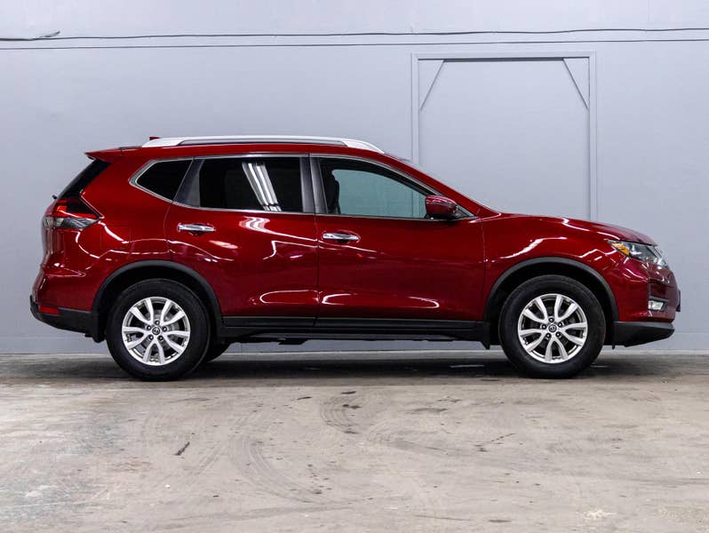 Vehicle photo 3