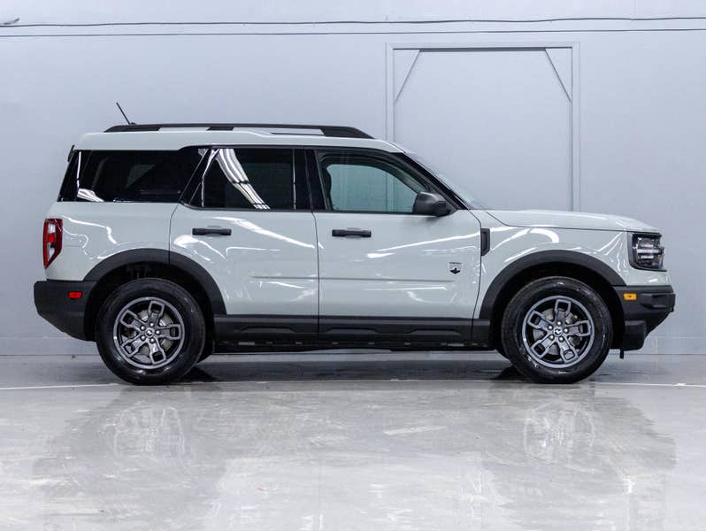 Vehicle photo 3