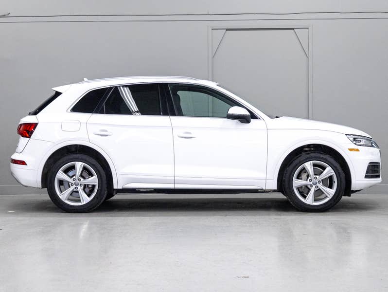 Vehicle photo 3