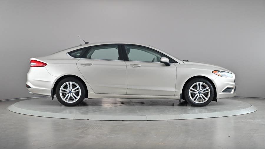 Vehicle photo 4