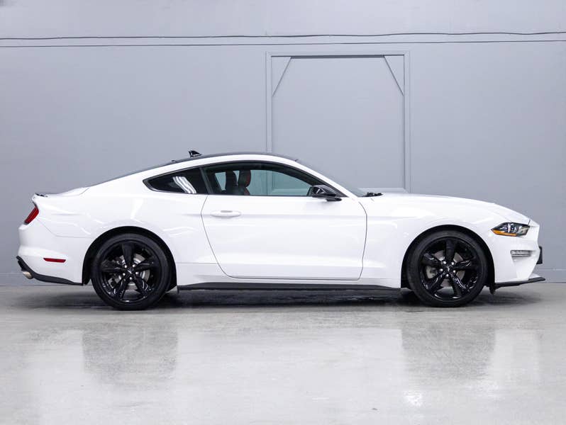 Vehicle photo 3