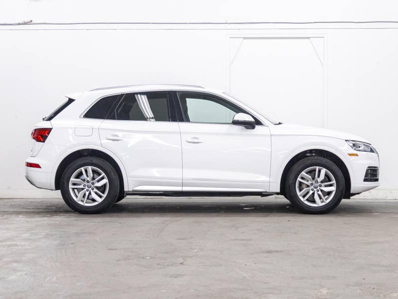 Vehicle photo 3