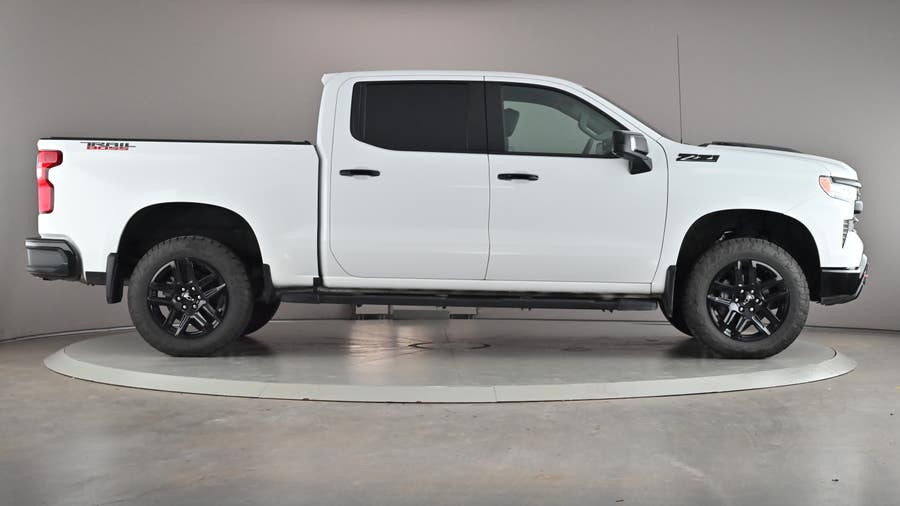 Vehicle photo 4