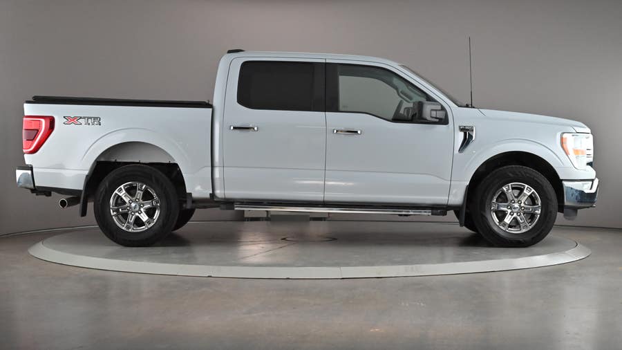 Vehicle photo 4