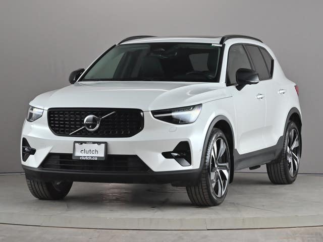 Volvo XC40 B5 Plus Dark Theme