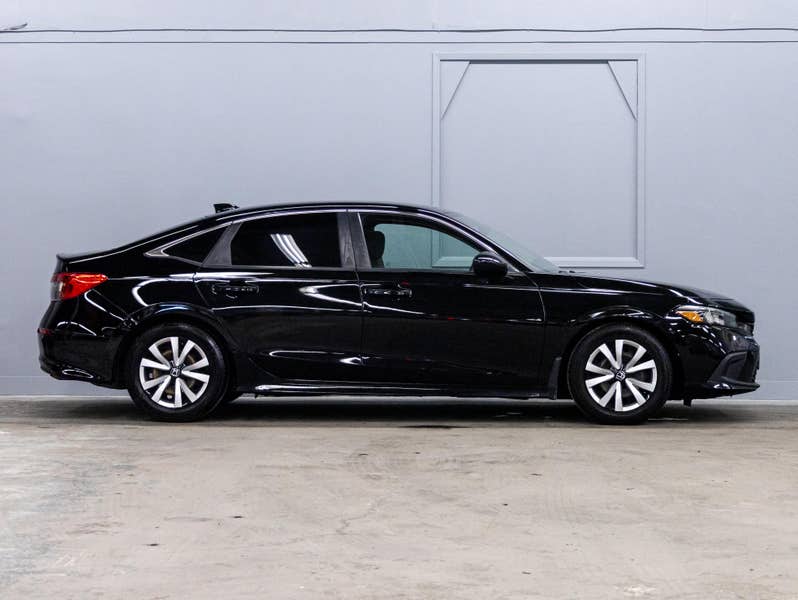 Vehicle photo 3