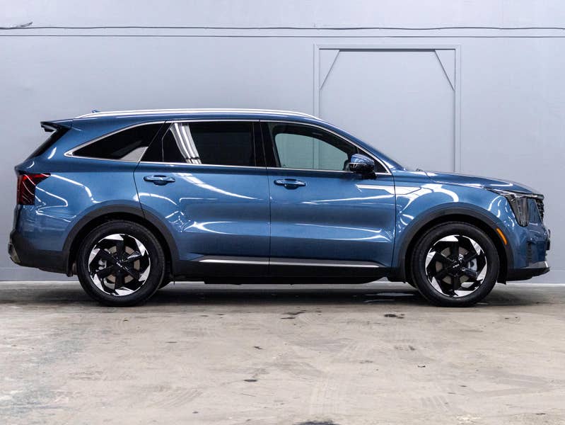 Vehicle photo 3