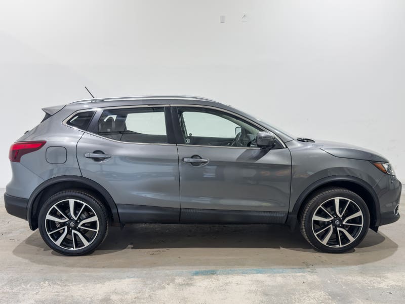 Vehicle photo 3