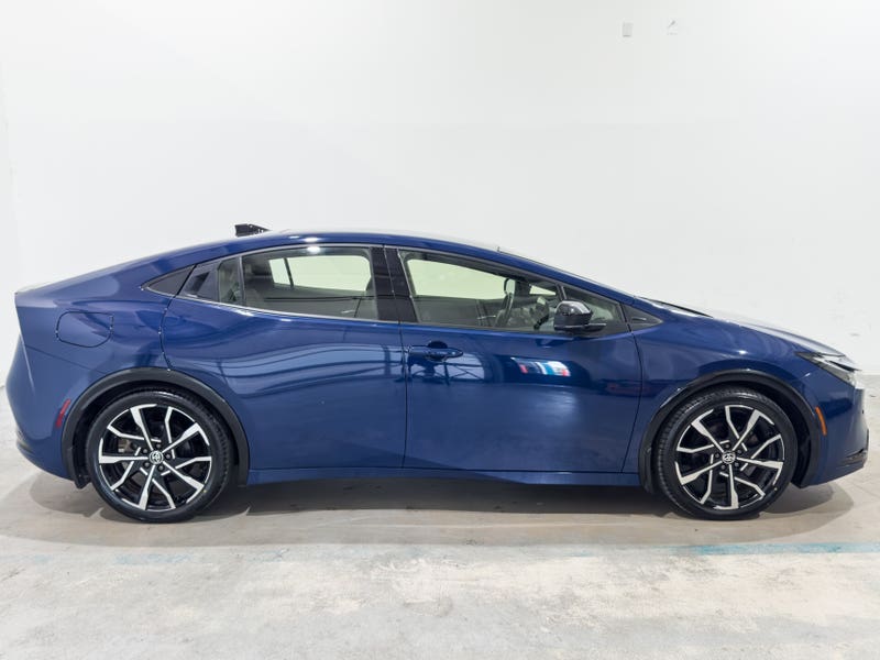 Vehicle photo 3