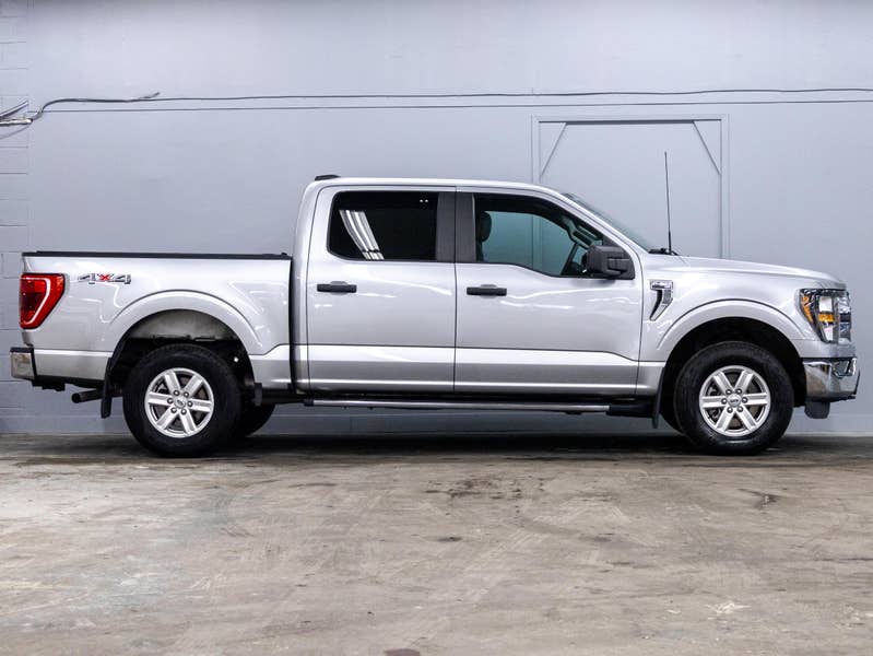 Vehicle photo 3
