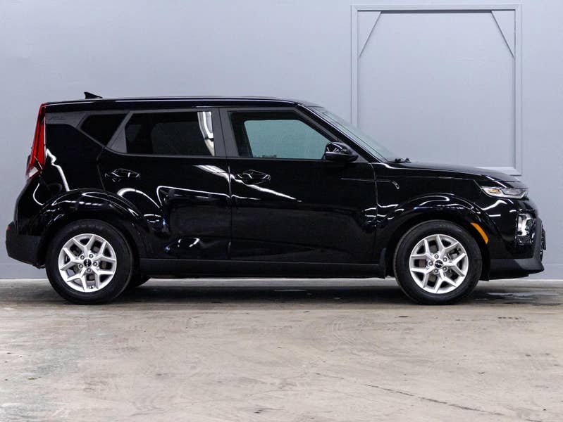 Vehicle photo 3