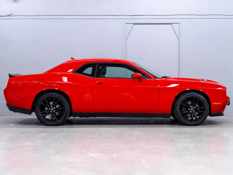Vehicle photo 3