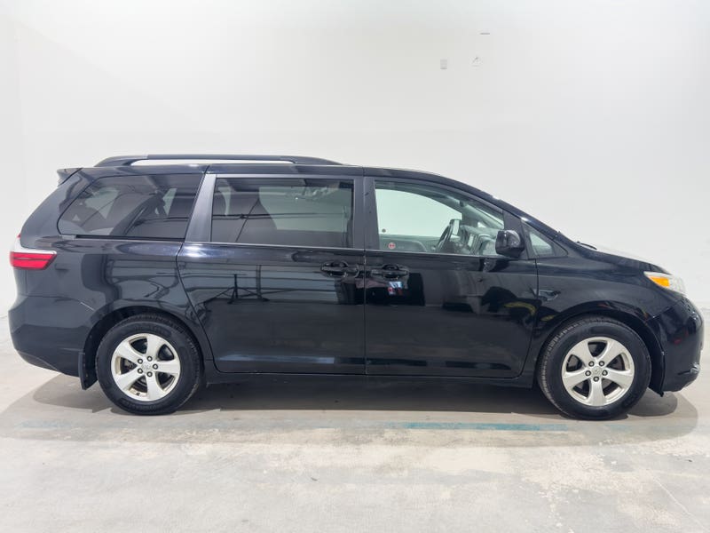 Vehicle photo 3
