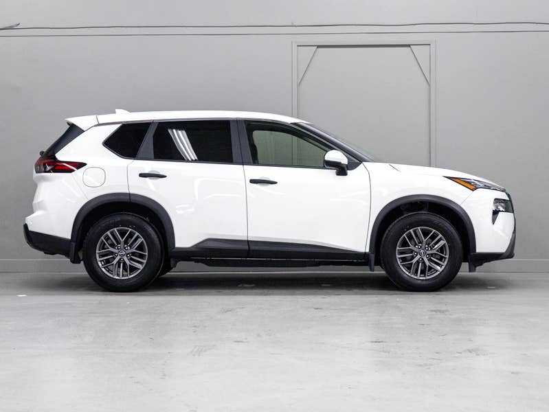 Vehicle photo 2