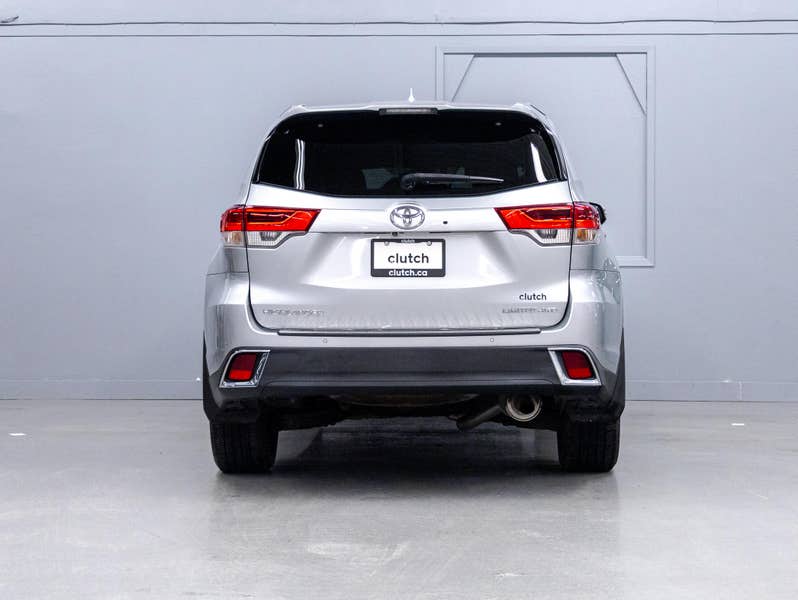 Vehicle photo 4