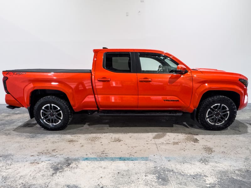 Vehicle photo 3