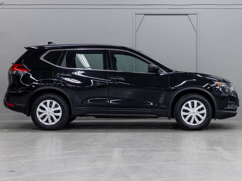 Vehicle photo 3