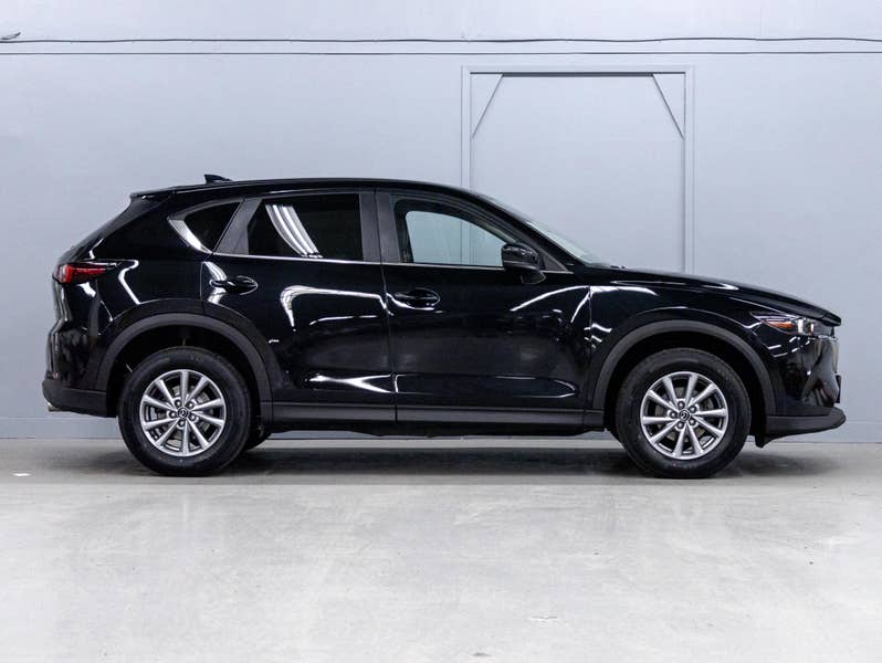 Vehicle photo 3