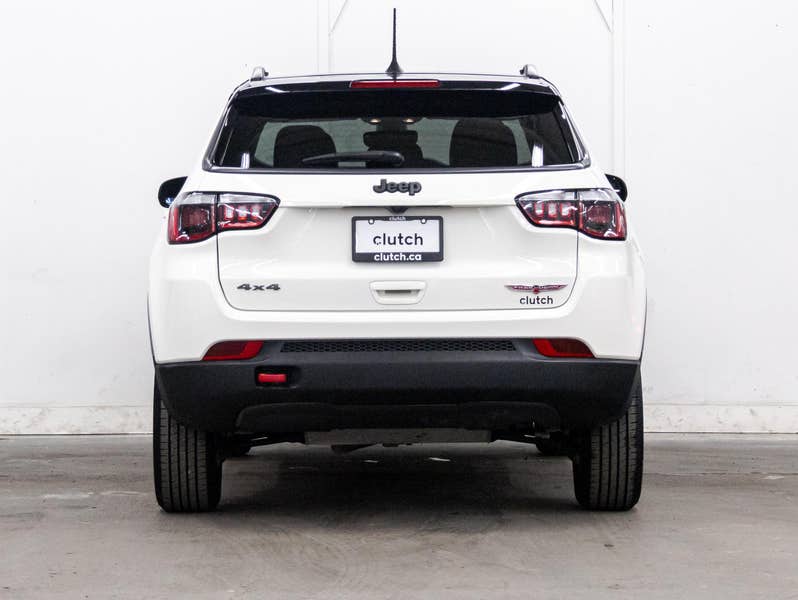 Vehicle photo 4