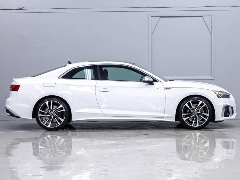 Vehicle photo 3