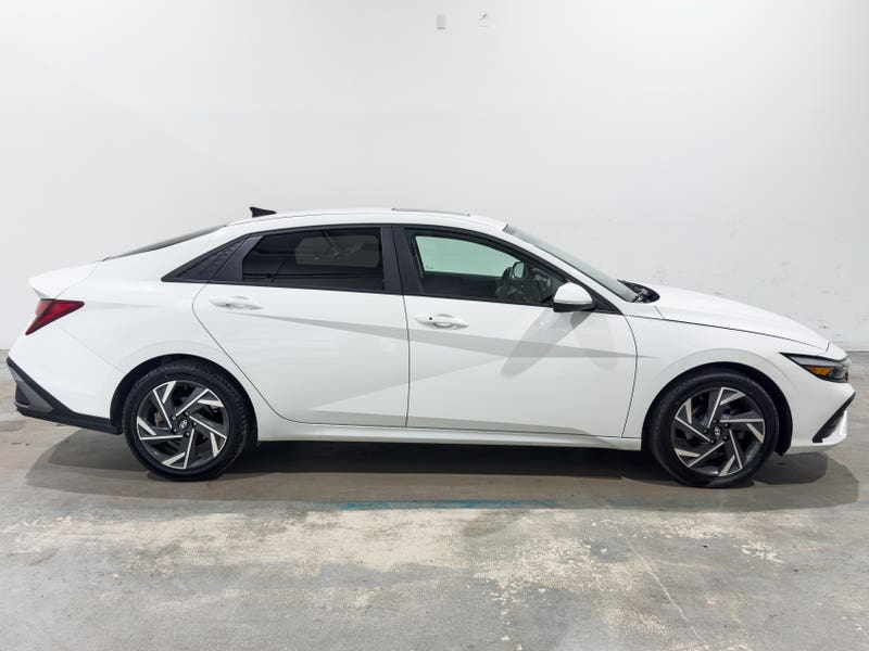 Vehicle photo 3