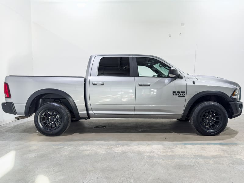 Vehicle photo 3