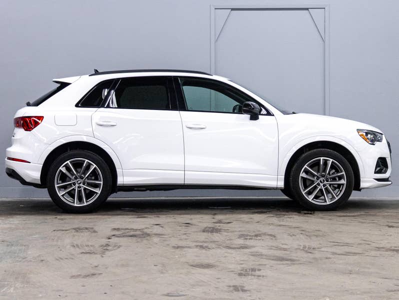 Vehicle photo 3