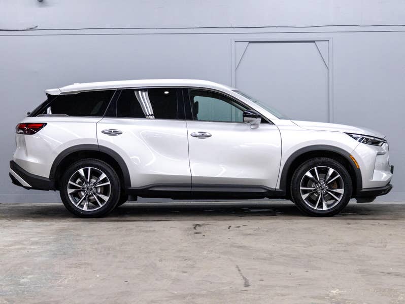 Vehicle photo 3