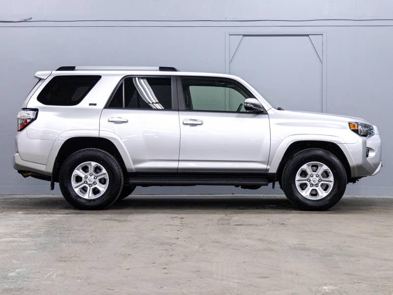Vehicle photo 3