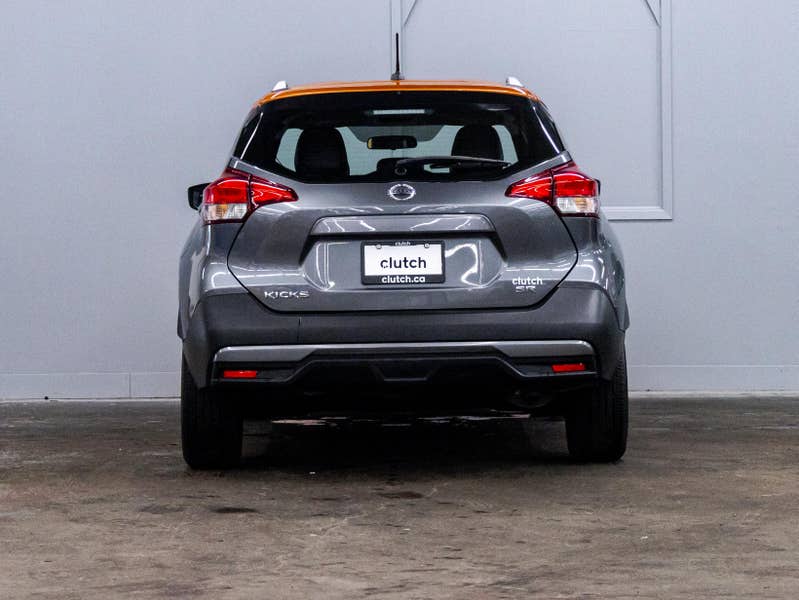 Vehicle photo 4