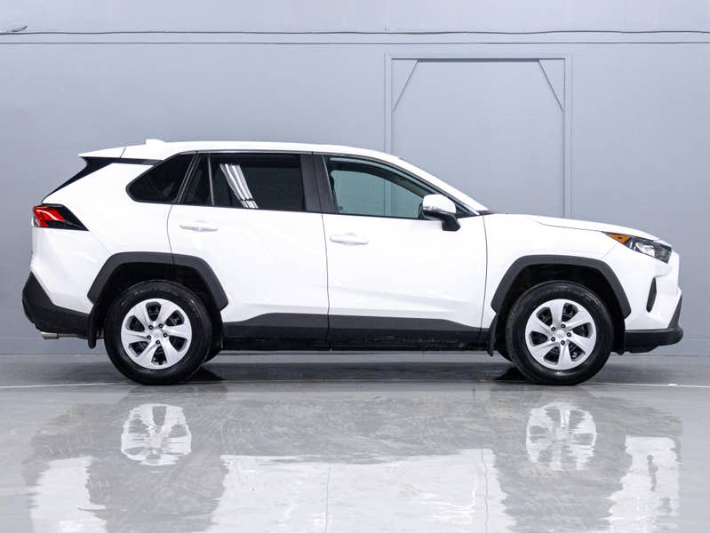 Vehicle photo 3